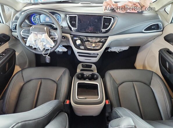 2C4RC1S79RR137570 2024 CHRYSLER PACIFICA Silver 