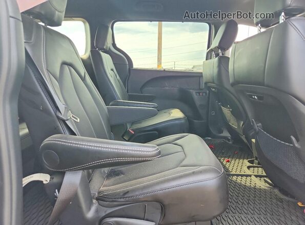 2C4RC3BG1TR174180 2026 CHRYSLER PACIFICA White Rear seats view