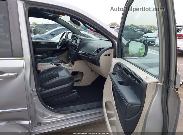 2C4RDGCG0HR696695 2017 DODGE GRAND CARAVAN Silver Vista interior delantera