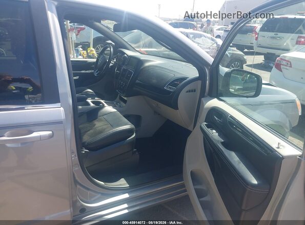 2C4RDGCG0KR774822 2019 DODGE GRAND CARAVAN Silver Front interior view