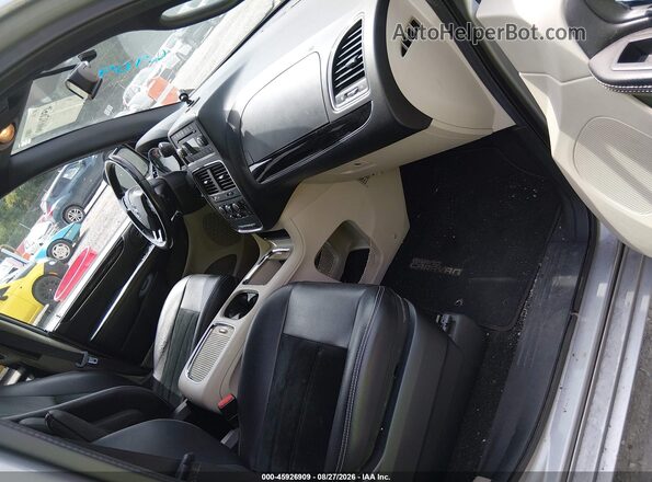 2C4RDGCG1HR589641 2017 DODGE GRAND CARAVAN Silver Vista interior delantera