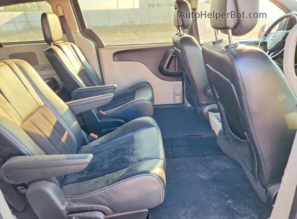 2C4RDGCG1JR192372 2018 DODGE GRAND Gray Rear interior view