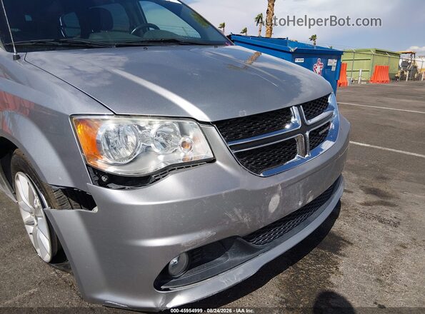 2C4RDGCG3JR136174 2018 DODGE GRAND CARAVAN Silver Widok z przodu