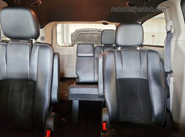 2C4RDGCG5HR859955 2017 DODGE GRAND Maroon Widok tylnych siedzeń