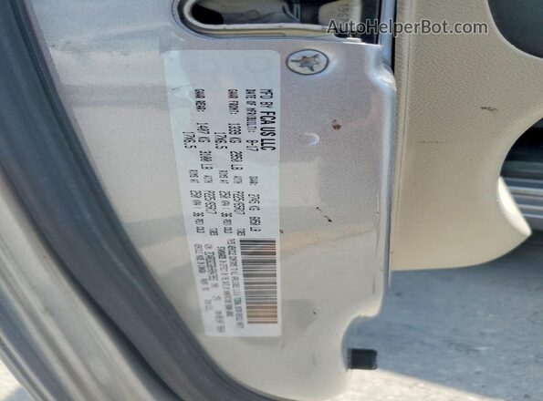 2C4RDGCG8HR847993 2017 DODGE GRAND Silver Widok komory silnika