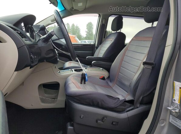 2C4RDGCG9GR333679 2016 DODGE GRAND Silver Front interior view