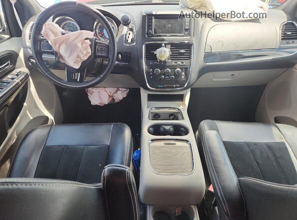 2C4RDGCG9HR678423 2017 DODGE GRAND Red Widok deski rozdzielczej