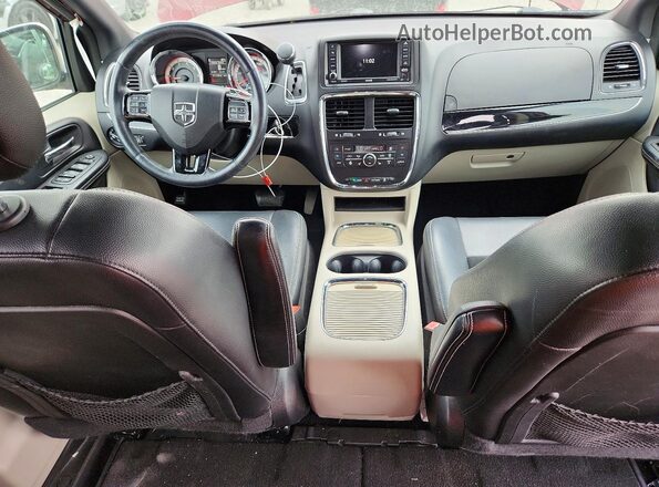 2C4RDGCG9HR730987 2017 DODGE GRAND Red Widok deski rozdzielczej