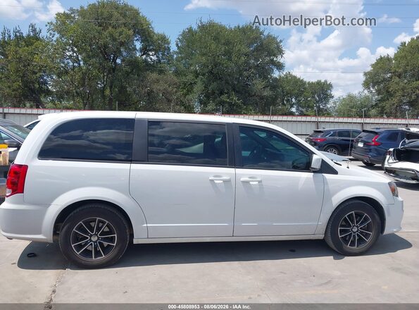 2C4RDGEG8JR189367 2018 DODGE GRAND CARAVAN White Widok wnętrza z tyłu