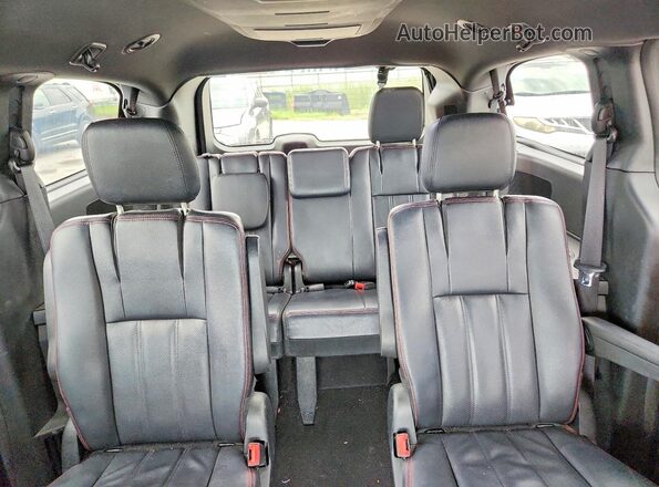2C4RDGEGXJR250489 2018 DODGE GRAND Red Widok tylnych siedzeń