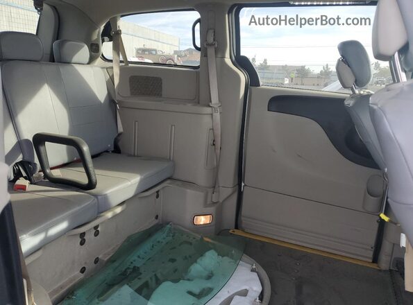 2C7WDGBG8JR243227 2018 DODGE GRAND White Widok wnętrza z tyłu