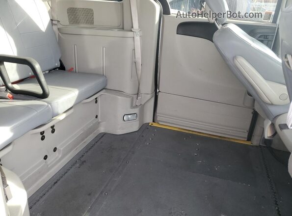2C7WDGBG9JR243253 2018 DODGE GRAND Белый Вид задней части салона