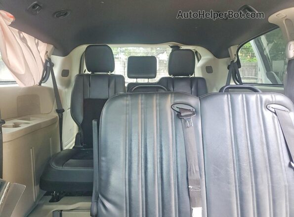 2C7WDGCG0HR767965 2017 DODGE GRAND White Rear seats view