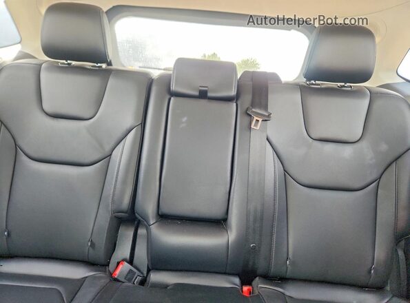 2FMPK3K98JBB86243 2018 FORD EDGE Silver Rear seats view