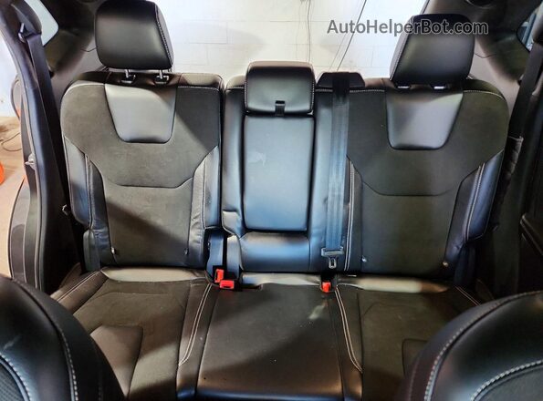 2FMPK4AP5KBC15690 2019 FORD EDGE Gray Rear seats view