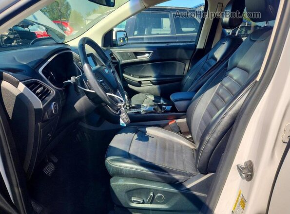 2FMPK4J81HBC18376 2017 FORD EDGE White Widok wnętrza z przodu