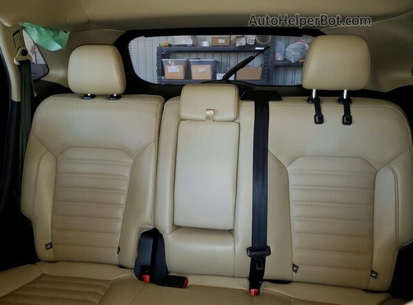 2FMPK4J84HBC04441 2017 FORD EDGE Red Rear seats view