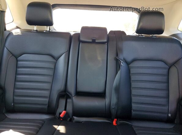 2FMPK4J89JBB47465 2018 FORD EDGE Gray Rear seats view