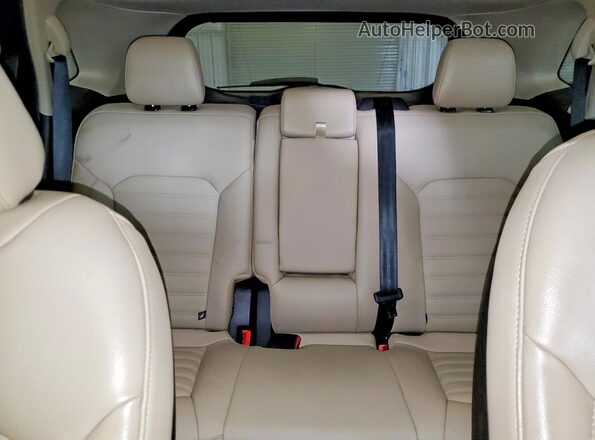 2FMPK4J92LBB41938 2020 FORD EDGE White Rear seats view