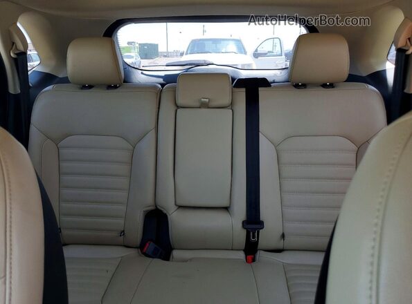 2FMPK4J93JBC19737 2018 FORD EDGE Red Rear seats view