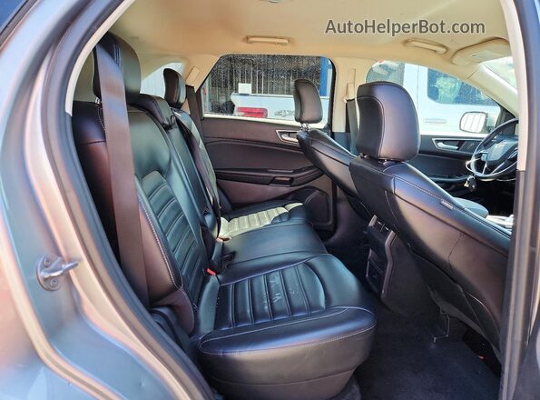 2FMPK4J95PBA30886 2023 FORD EDGE Silver Widok tylnych siedzeń