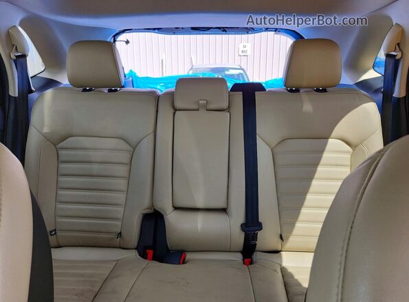 2FMPK4J97JBB99105 2018 FORD EDGE White Vista de los asientos traseros