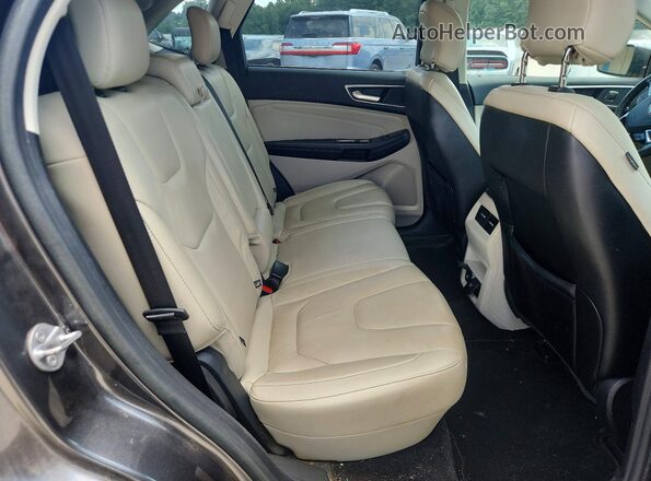 2FMPK4K95HBC17349 2017 FORD EDGE Gray Widok wnętrza z tyłu