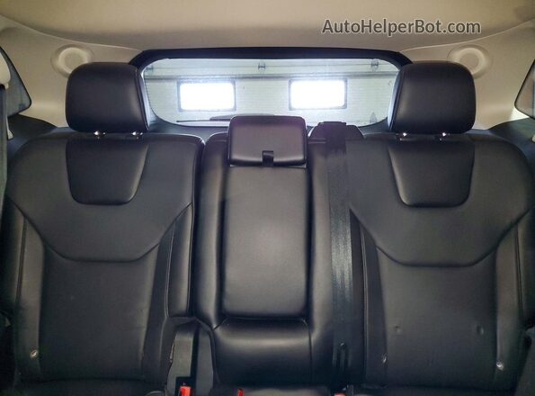 2FMPK4K96JBB67275 2018 FORD EDGE Red Widok tylnych siedzeń