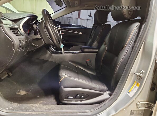 2G1105S32K9140786 2019 CHEVROLET IMPALA Silver Вид салону спереду