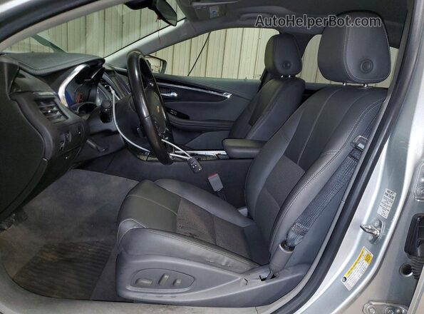 2G1105S35J9119882 2018 CHEVROLET IMPALA Серебряный Вид салона спереди