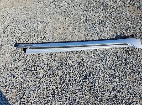 2G1105S35J9128811 2018 CHEVROLET IMPALA Silver Engine compartment view