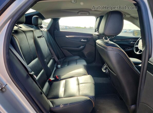 2G1105S35K9124243 2019 CHEVROLET IMPALA Silver Widok tylnych siedzeń