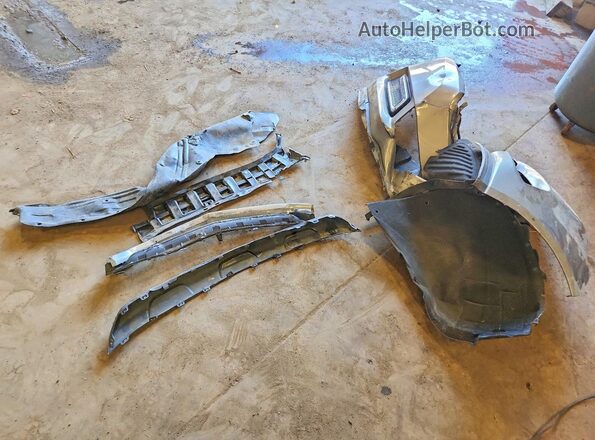 2G1105S36J9176673 2018 CHEVROLET IMPALA Gray Vista del compartimento del motor