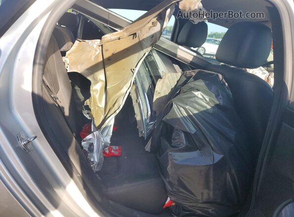 2G1105S3XH9129267 2017 CHEVROLET IMPALA Silver Widok tylnych siedzeń