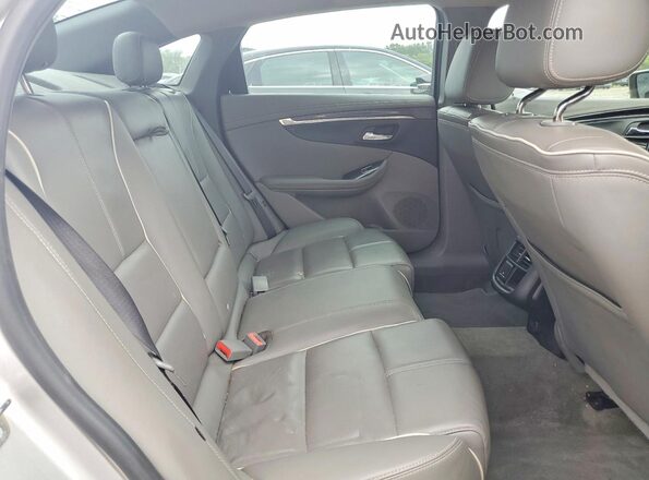 2G1125S38J9151879 2018 CHEVROLET IMPALA Silver Widok tylnych siedzeń