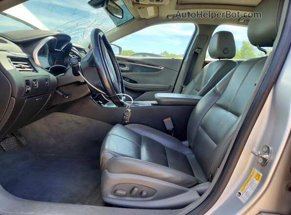 2G11Z5S38K9137932 2019 CHEVROLET IMPALA Серебряный Вид салона спереди