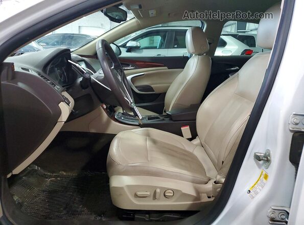 2G4GL5EX4H9168715 2017 BUICK REGAL White Widok wnętrza z przodu