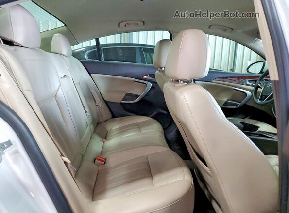 2G4GL5EX4H9168715 2017 BUICK REGAL White Widok tylnych siedzeń