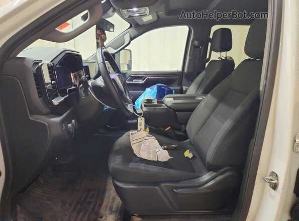 2GC1KNE73T1124970 2026 CHEVROLET SILVERADO Белый Вид салона спереди