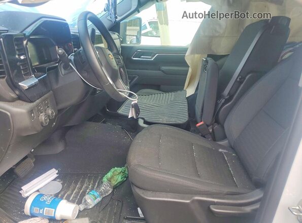 2GC1KNE73T1160089 2026 CHEVROLET SILVERADO White Вид салону спереду