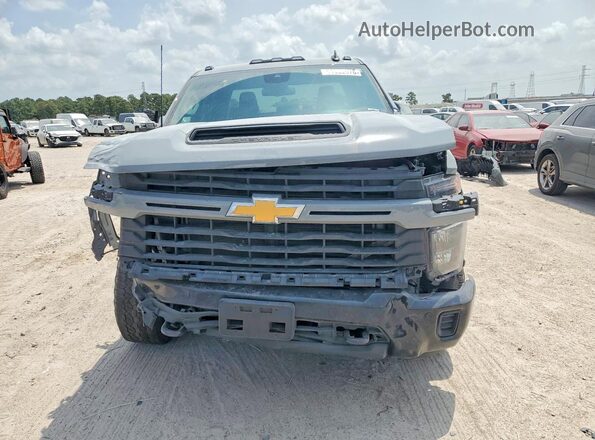2GC4KME78S1152477 2025 CHEVROLET SILVERADO Silver Widok z przodu