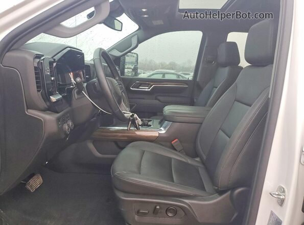 2GC4YNE78R1269524 2024 CHEVROLET SILVERADO White წინა სალონის ხედი