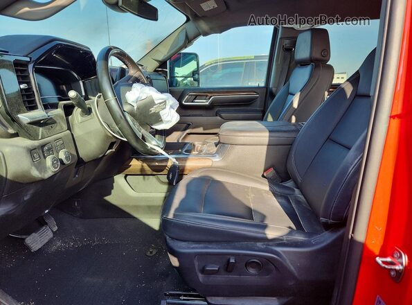 2GC4YNEY8R1231297 2024 CHEVROLET SILVERADO Красный Вид салона спереди