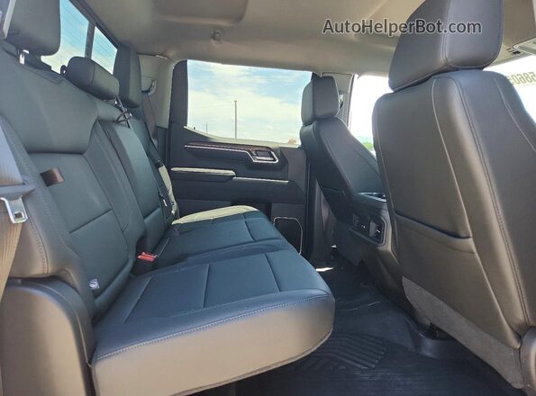 2GCUKDED3T1159490 2026 CHEVROLET SILVERADO White Vista de los asientos traseros