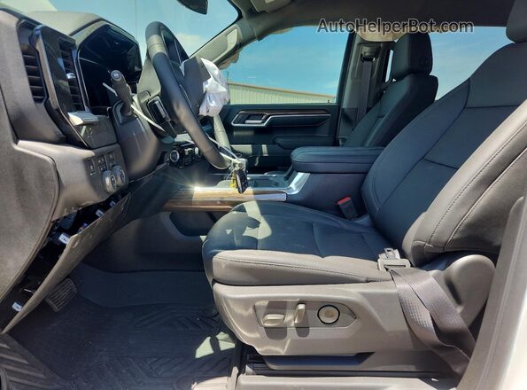 2GCUKDED3T1159490 2026 CHEVROLET SILVERADO White Vista interior delantera