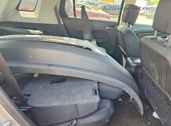 2GKALNEK5H6338066 2017 GMC TERRAIN Silver Vista interior trasera