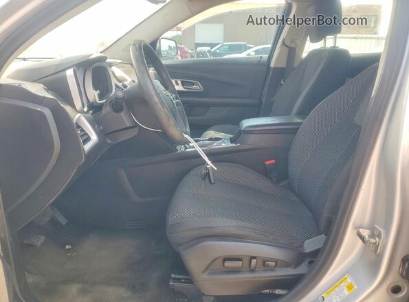 2GNALBEK2H1570977 2017 CHEVROLET EQUINOX Silver Widok wnętrza z przodu