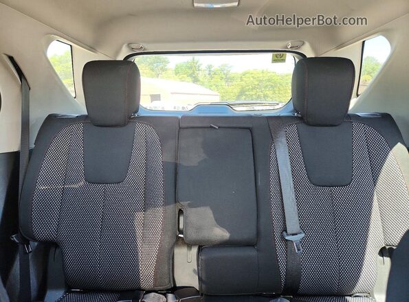 2GNALBEK4H1591846 2017 CHEVROLET EQUINOX Серебряный Вид задних сидений