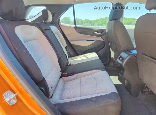 2GNAXHEV4J6107930 2018 CHEVROLET EQUINOX Orange Widok wnętrza z tyłu