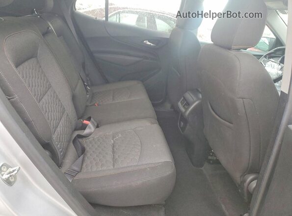 2GNAXSEV2J6330979 2018 CHEVROLET EQUINOX Серебряный Вид задней части салона